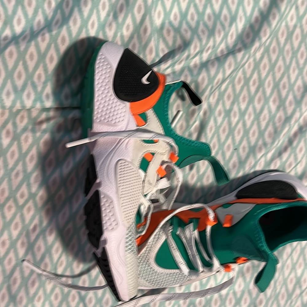 Nike - Picture 2 of 3